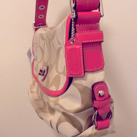 🎁Coach Flap Duffle🎁 - Picture 3 of 5
